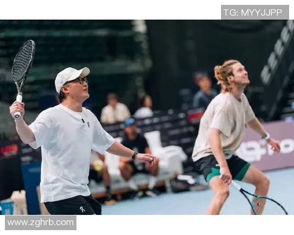 足球最前线球星全面解析：从竞技场到幕后生活的全方位探秘